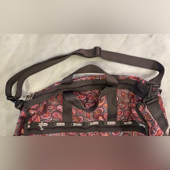 Le Sport Sac Deluxe Large Weekender in Gorgeous Hot Pink and Gray Paisley. - Picture 2 of 12